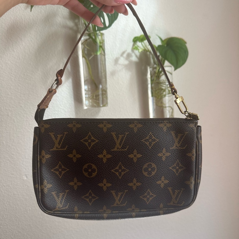 Authentic Louis Vuitton Classic Monogram Pochette Shoulder Bag